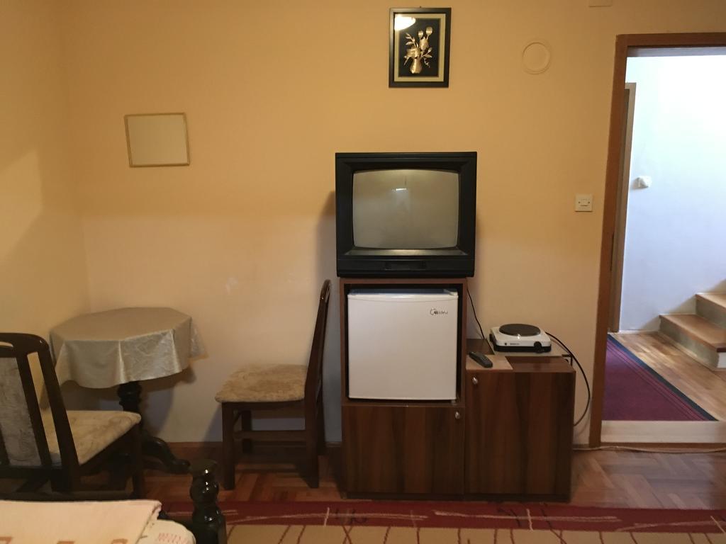 Pansion Velickovic Appartement Niska Banja Buitenkant foto