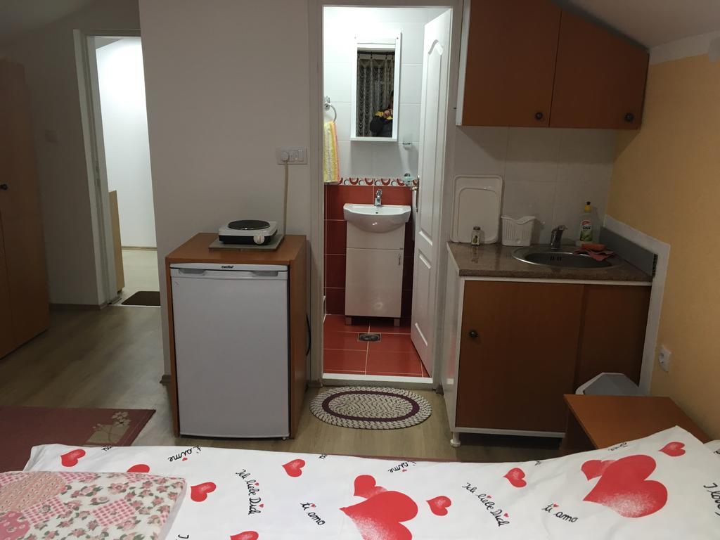 Pansion Velickovic Appartement Niska Banja Buitenkant foto