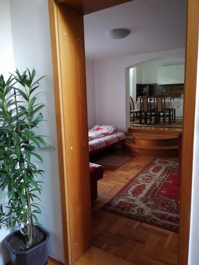 Pansion Velickovic Appartement Niska Banja Buitenkant foto