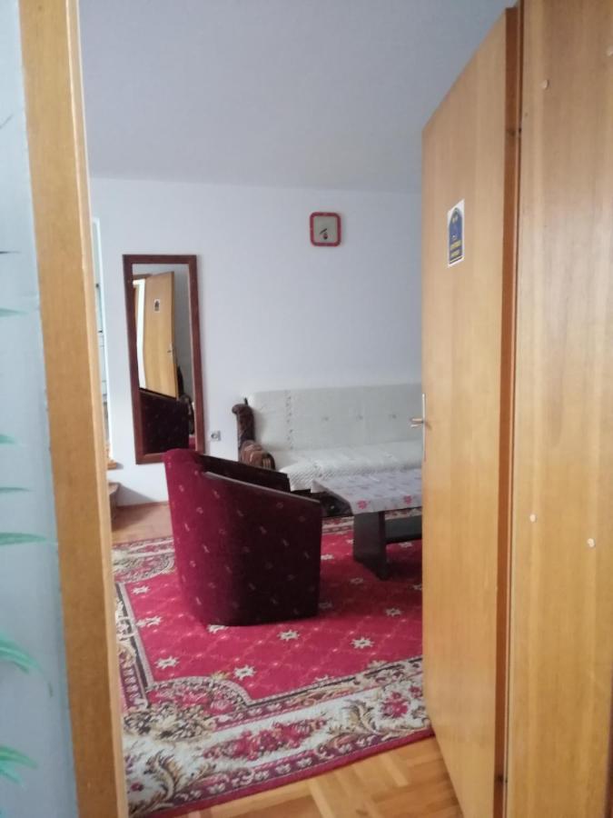 Pansion Velickovic Appartement Niska Banja Buitenkant foto