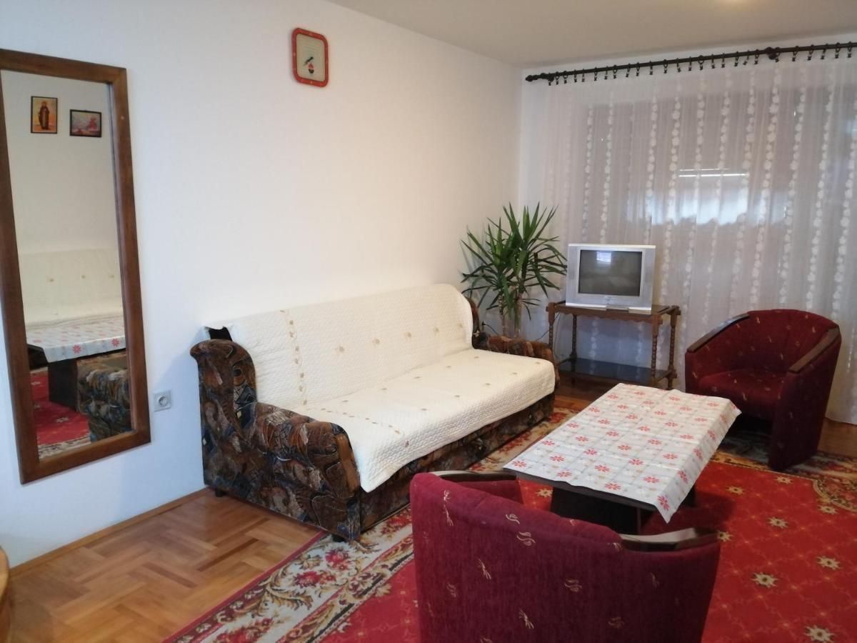 Pansion Velickovic Appartement Niska Banja Buitenkant foto